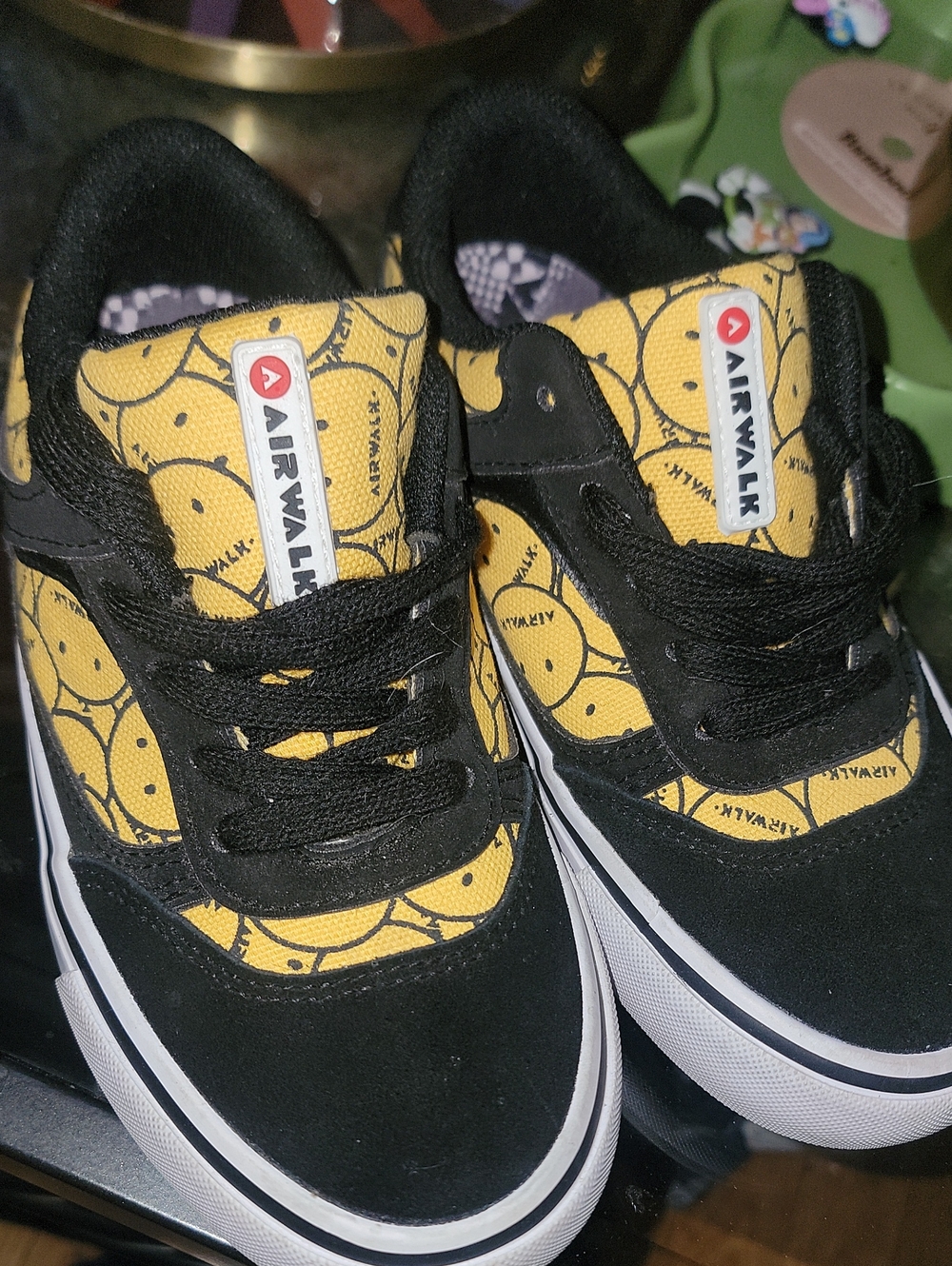 Airwalk Kids Black & Yellow Smiley Skate Sneakers Size 13